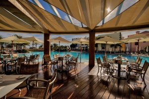 Spanien Gran Canaria Lopesan Villa del Conde Resort Corallium Thalasso gemütliche Poolbar für kleine Snacks