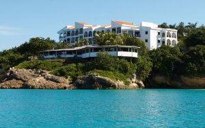 traumhaftes türkises meer im luxus resort Malliouhana auf anguilla karibik