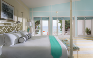 helles schlafzimmer im luxus resort Malliouhana auf anguilla karibik