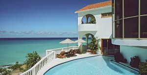 pool mit meerblick im luxus resort Malliouhana auf anguilla karibik