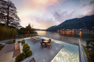 romantische terrasse im luxus hotel mandarin oriental lago di como italien