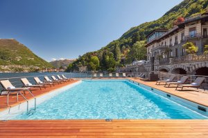 entspannte stunden am pool im luxus hotel mandarin oriental lago di como italien