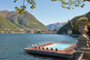 gemütlicher pool direkt am see im luxus hotel mandarin oriental lago di como italien
