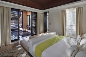 geräumiges Schlafzimmer in einer Mandarin Villa im Mandarin Oriental Marrakesch, Marokko