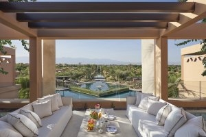große Terrasse einer Royal Suite im Mandarin Oriental Marrakesch, Marokko
