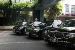 Luxusreise Thailand mit Limousinen Transfer und Chaufeure direkt zum Luxushotel Mandarin Oriental Bangkok