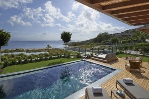 luxus suite mit privaten pool und meerblick im mandarin oriental resort in bodrum türkei