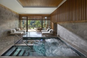 entspannung und erholung im vitality pool im mandarin oriental luxus resort in bodrum türkei