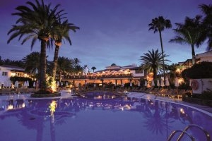 spanien gran canaria seaside grand hotel residencia romantische stimmung am pool am abend 