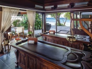 spa bereich im luxushotel shangri la auf den malediven dem schönsten aller hotels direkt am strand mit blick auf den indischen ozean