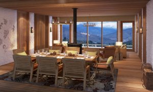 luxus esszimmer mit ausblick auf die berge im Six Senses Thimphu bhutan
