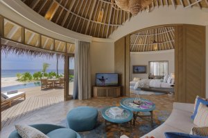 grosses wohnzimmer mit meerblick im the nautilus maldives luxusresort im baa atoll malediven