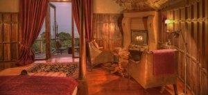 wohnliches Zimmer in der Ngorongoro Crater Lodge ihrer Luxuslodge Tanzania für eine individuelle Reise nach Afrika
