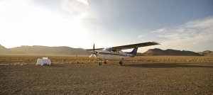Ankunft mit dem Privatflugzeug in der Sossusvlei Desert Lodge auf Ihrer Luxusreise Namibia namibia luxus