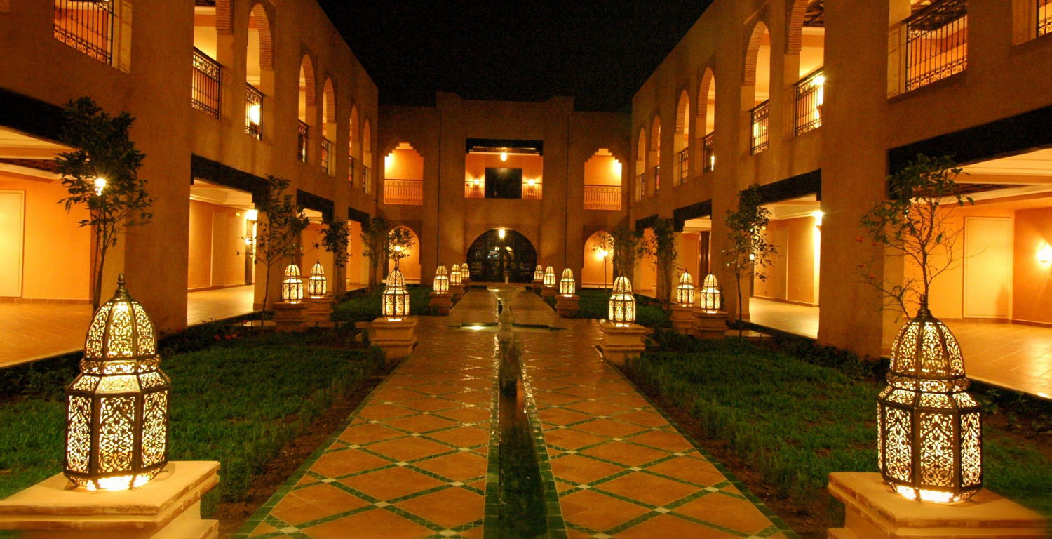 blick auf den prachtvollen innenhof im typisch maurischen stil im tikida golf palace